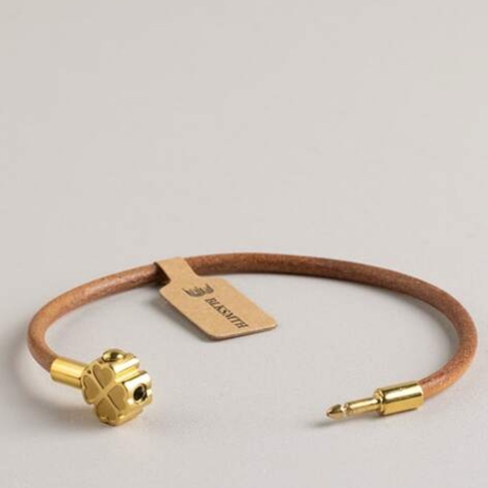 NWT four leaf clover 18k gold plated Gold and Tan Bracelet - Picture 3 of 3